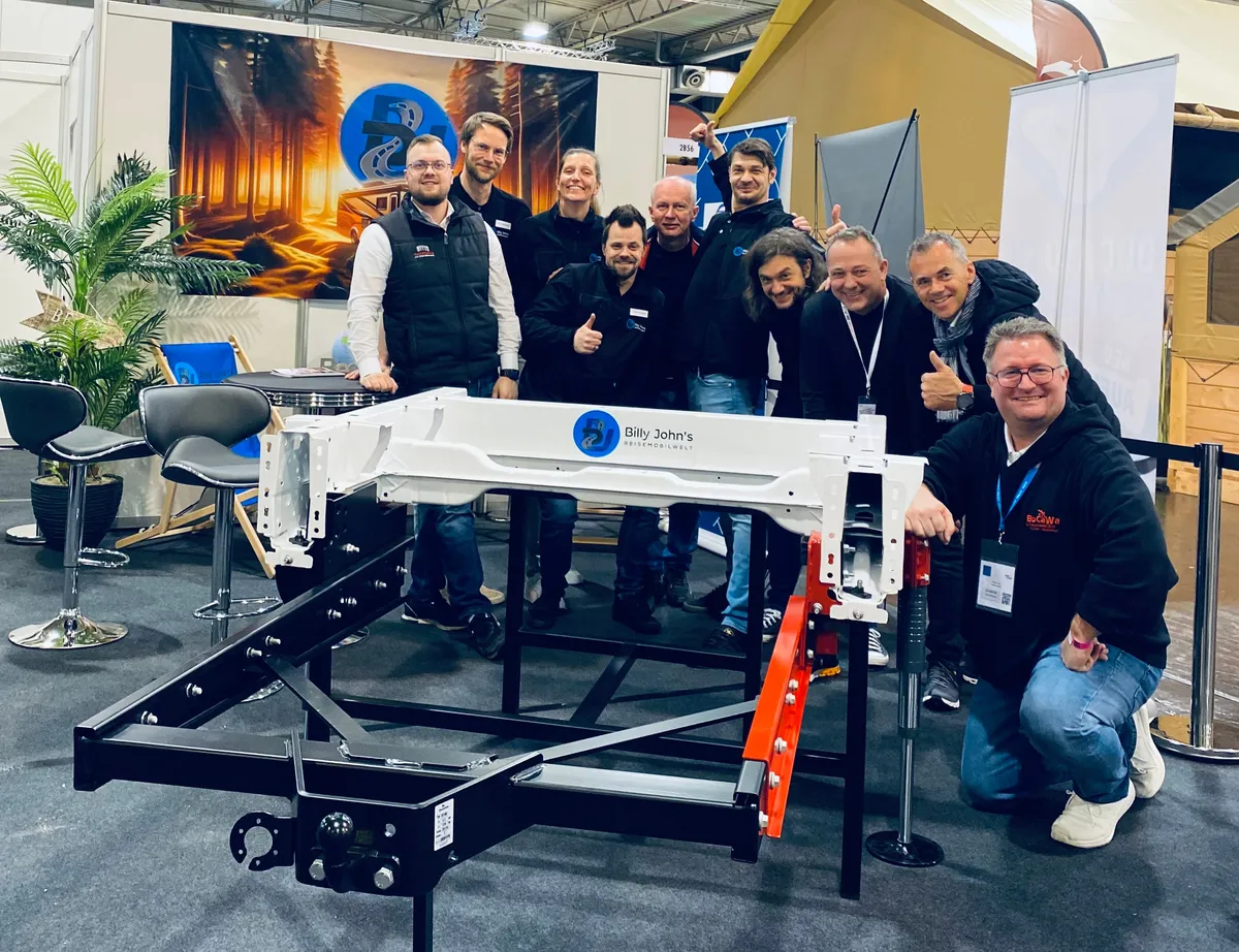 Das Team von Billy John's Reisemobilwelt am Messestand